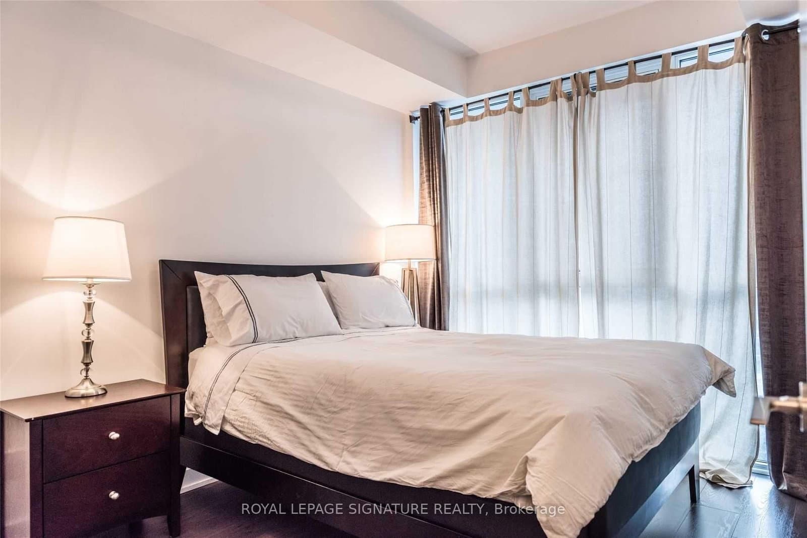 50 Bruyeres Mews, Unit 809 thumbnail 12