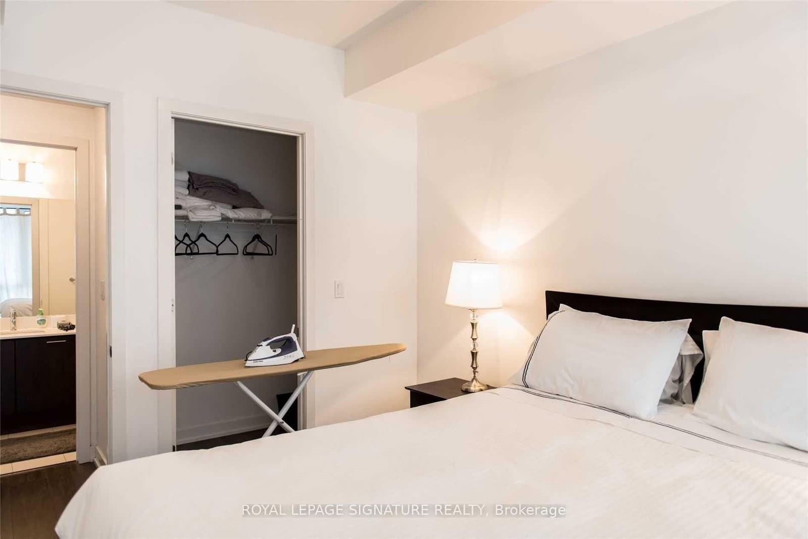 50 Bruyeres Mews, Unit 809 thumbnail 13