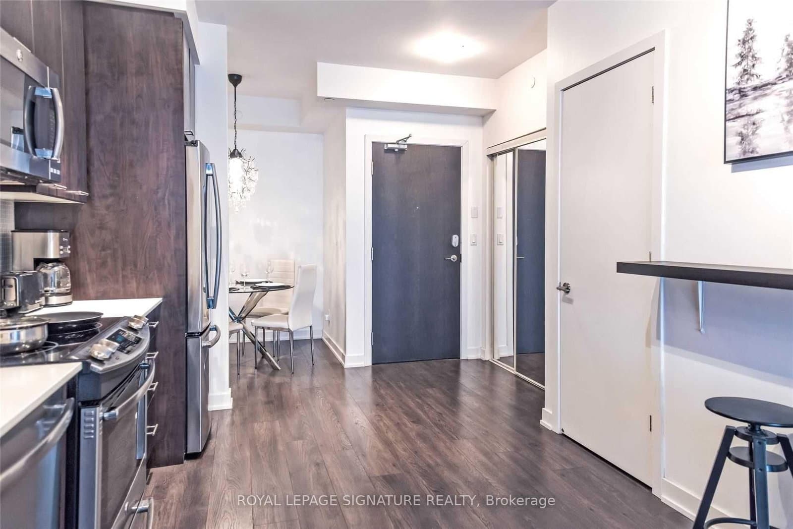 50 Bruyeres Mews, Unit 809 thumbnail 8