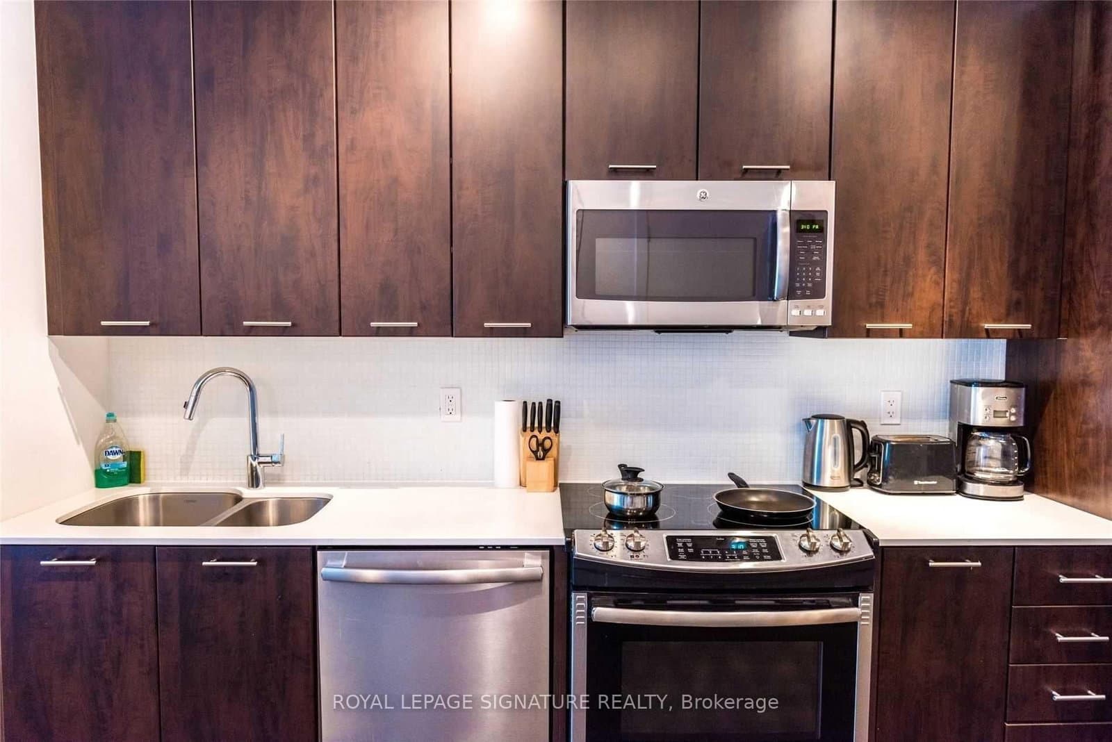 50 Bruyeres Mews, Unit 809 thumbnail 9