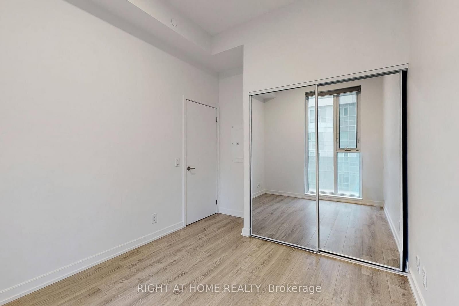 20 Tubman Avenue, Unit 707 thumbnail 10