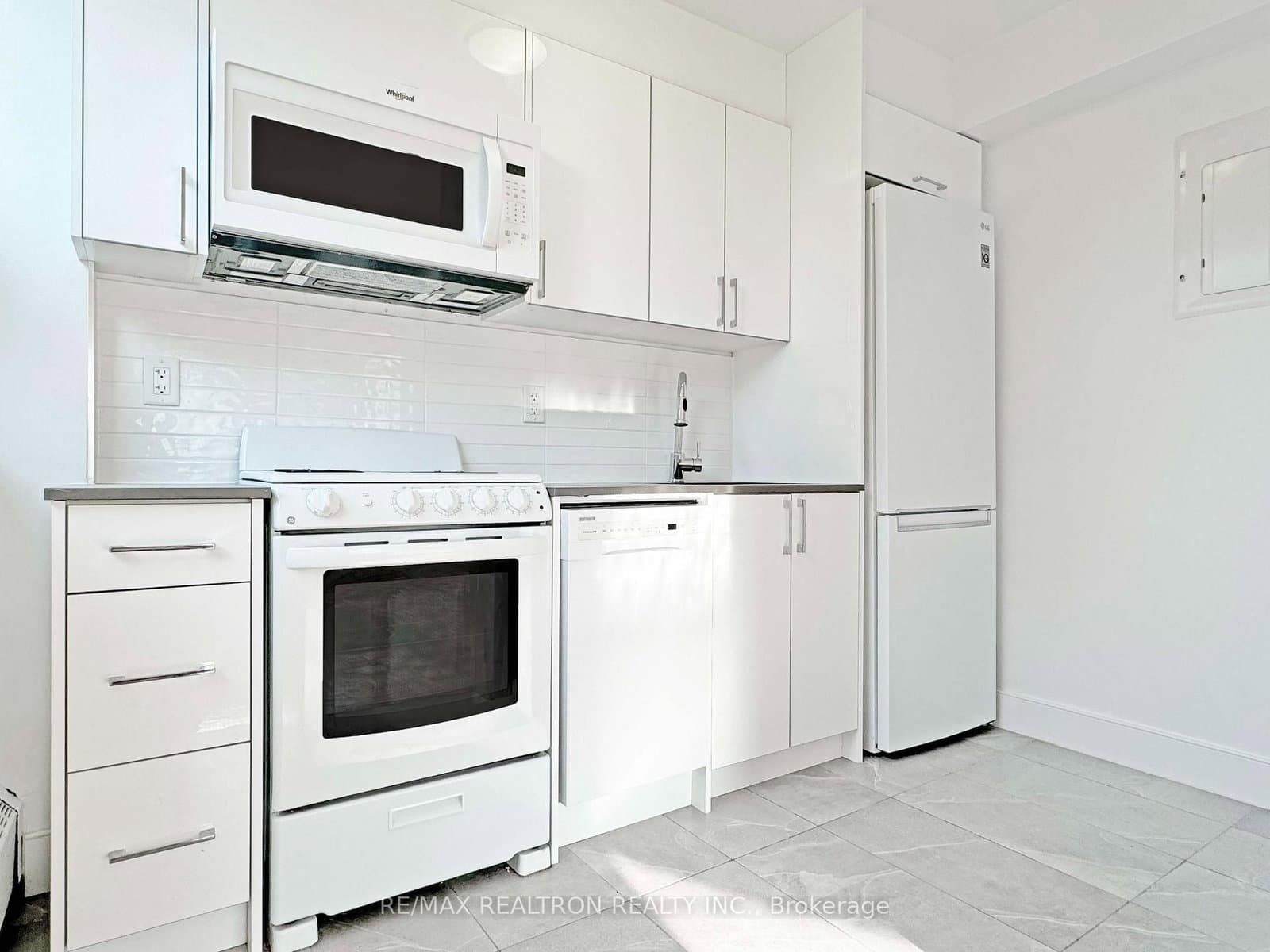 485 Huron Street, Unit 1203 thumbnail 3