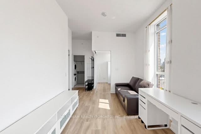 128 Fairview Mall Drive, Unit 405 thumbnail 10