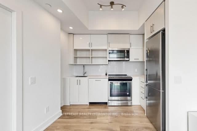 128 Fairview Mall Drive, Unit 405 thumbnail 16