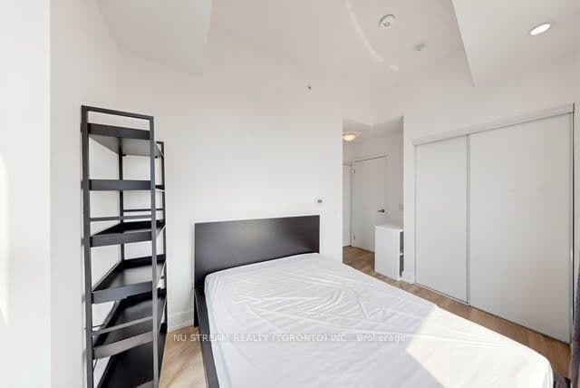 128 Fairview Mall Drive, Unit 405 thumbnail 20