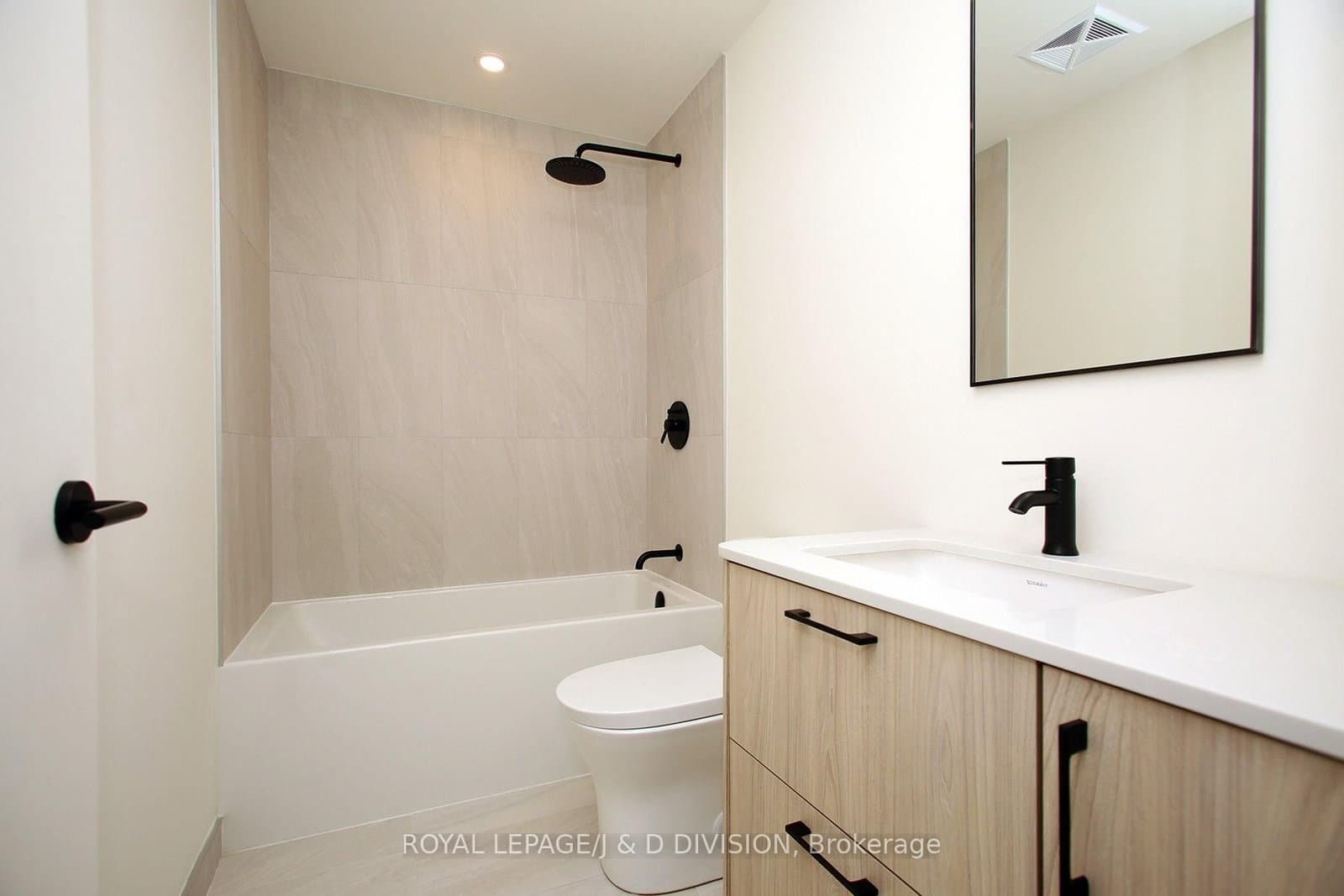 109 Erskine Avenue, Unit 1304 thumbnail 23