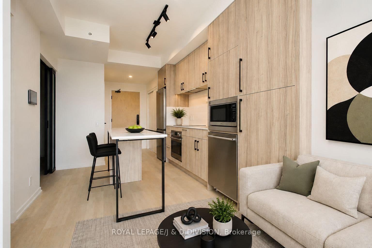 109 Erskine Avenue, Unit 1304 thumbnail 3