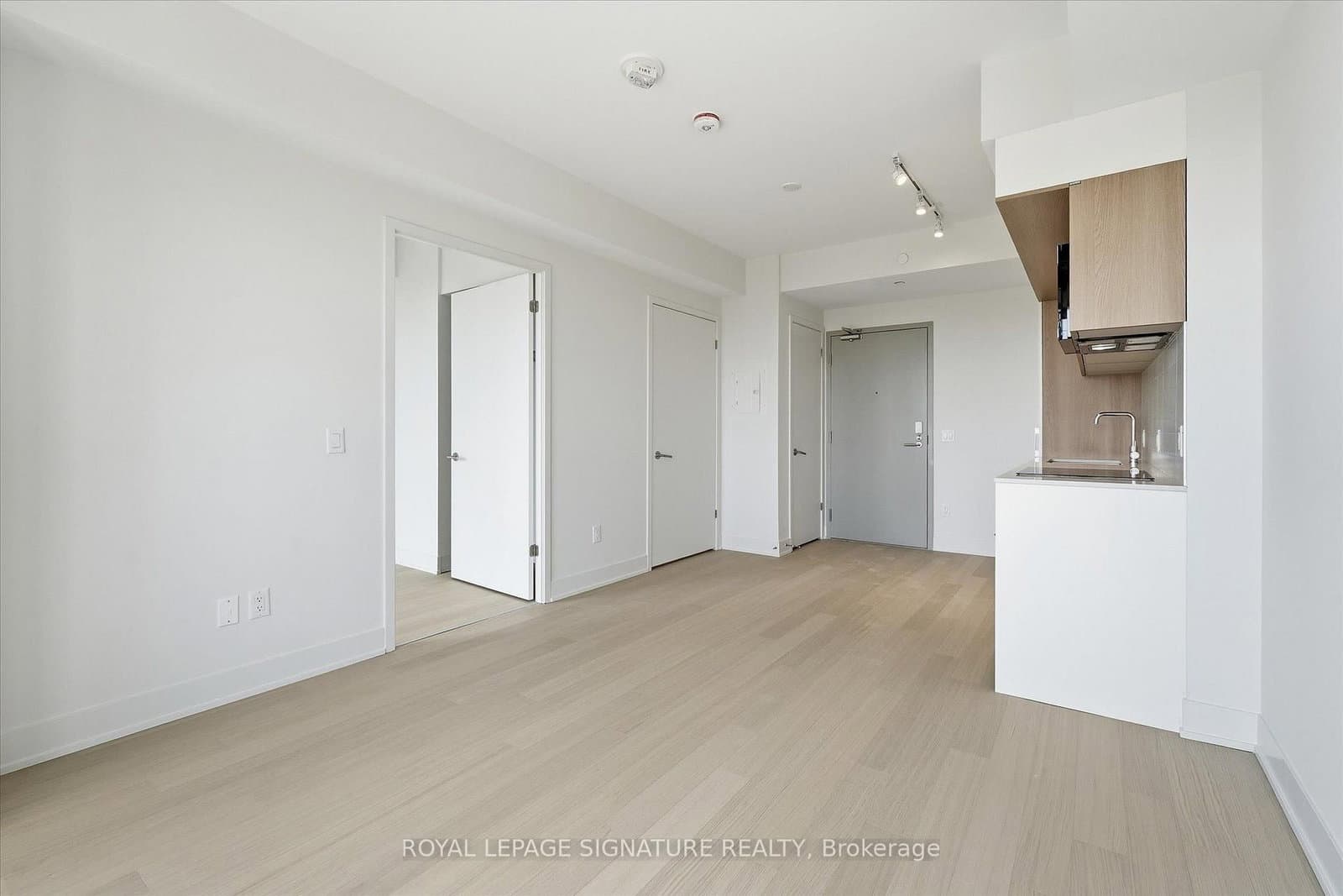 322 Dupont Street, Unit 1004 thumbnail 15