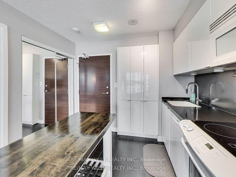 15 Iceboat Terrace, Unit 1110 thumbnail 3