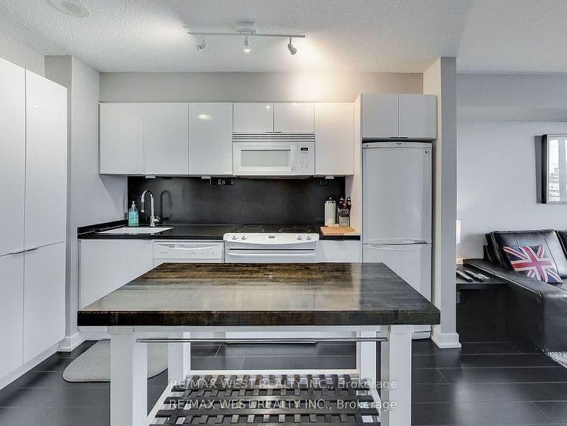 15 Iceboat Terrace, Unit 1110 thumbnail 4