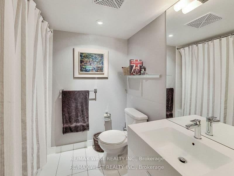15 Iceboat Terrace, Unit 1110 thumbnail 9