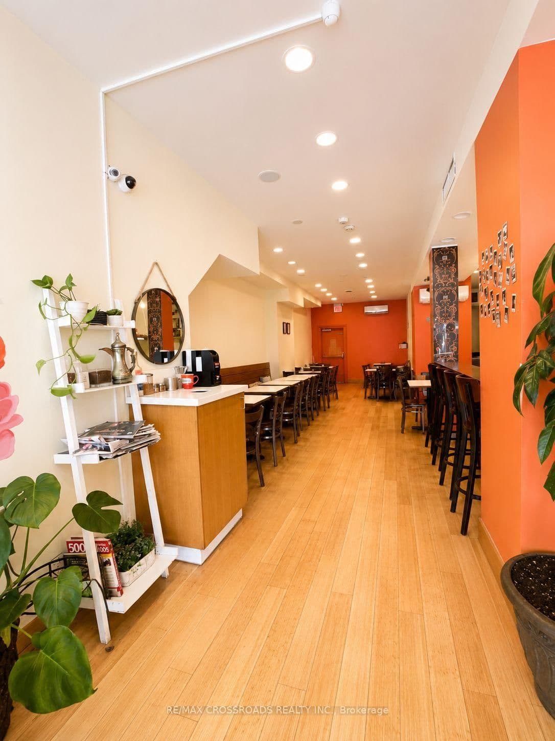 2481 Yonge Street thumbnail 2