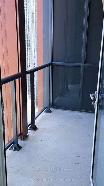 32 Davenport Road, Unit 2705 thumbnail 11