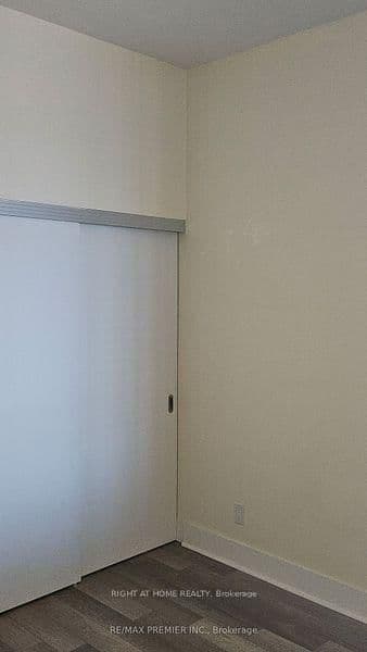 32 Davenport Road, Unit 2705 thumbnail 2