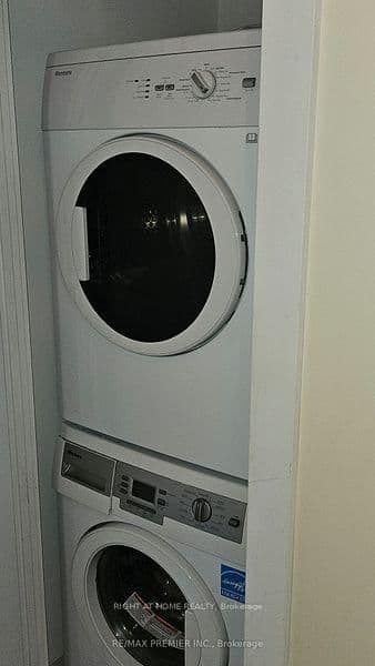 32 Davenport Road, Unit 2705 thumbnail 3