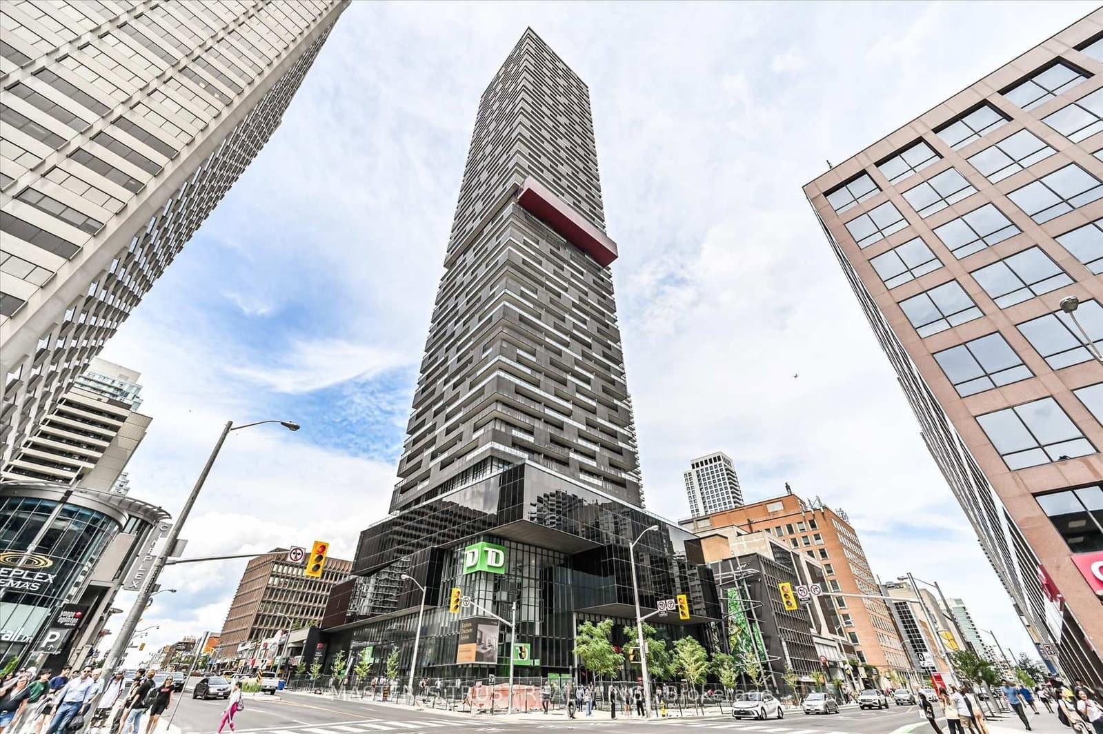 8 Eglinton Avenue E, Unit PH5801