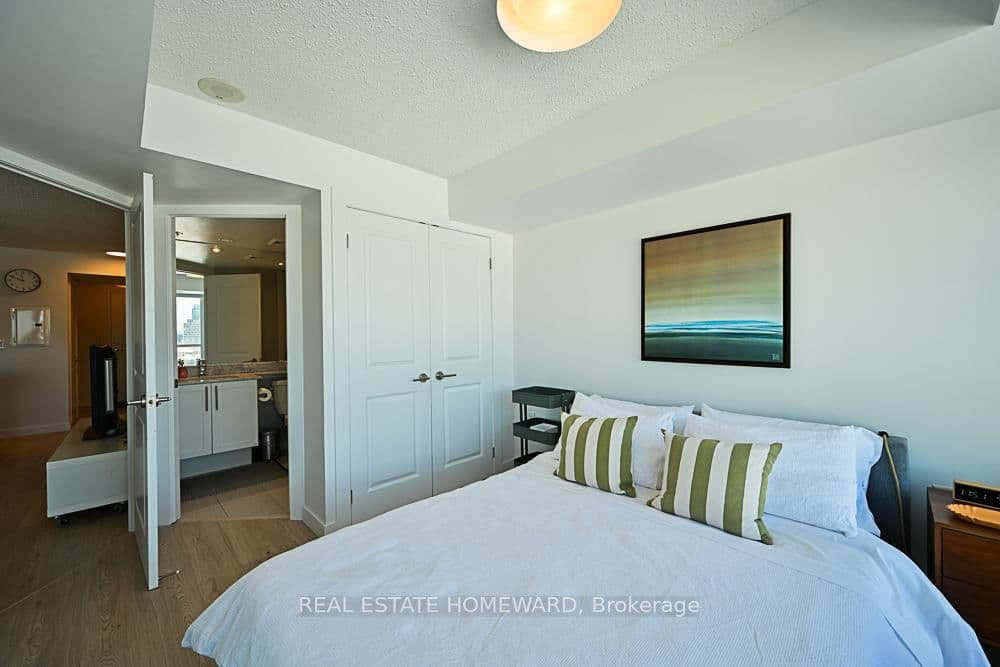 125 Western Battery Road, Unit 913 thumbnail 4