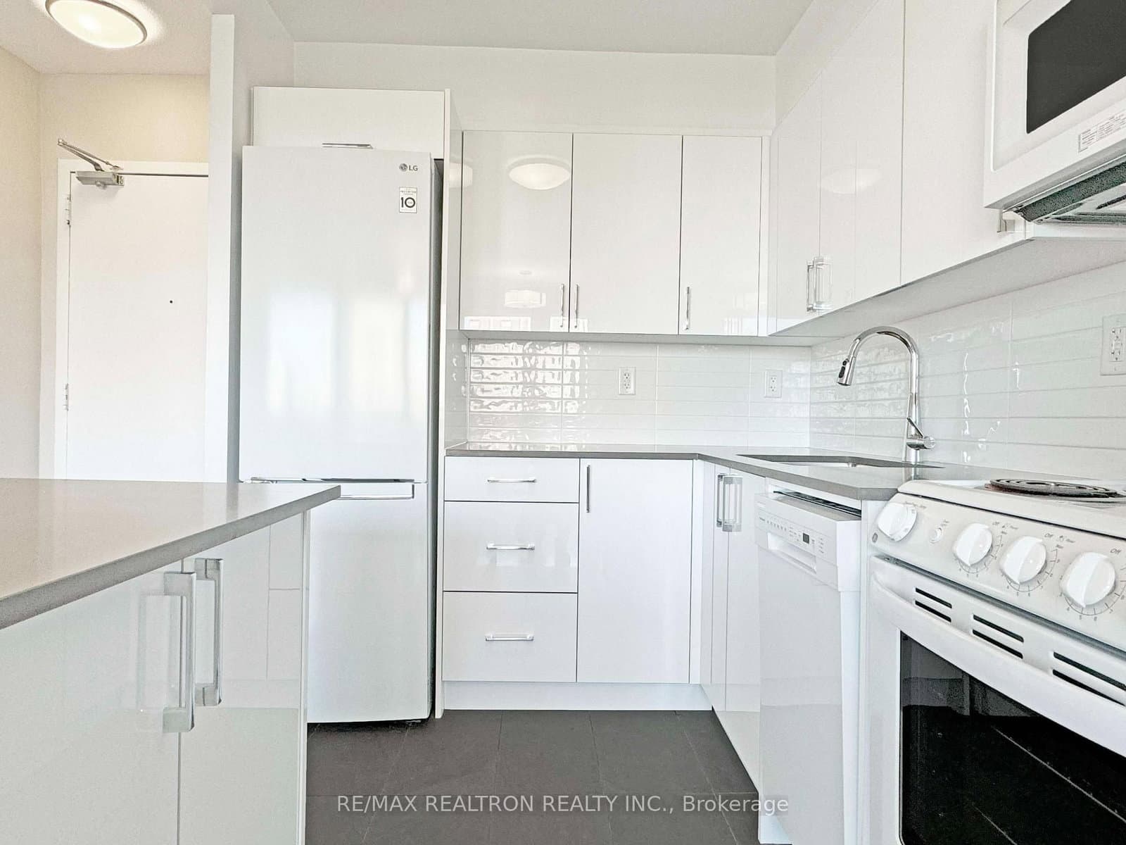 666 Spadina Avenue, Unit 1408 thumbnail 4