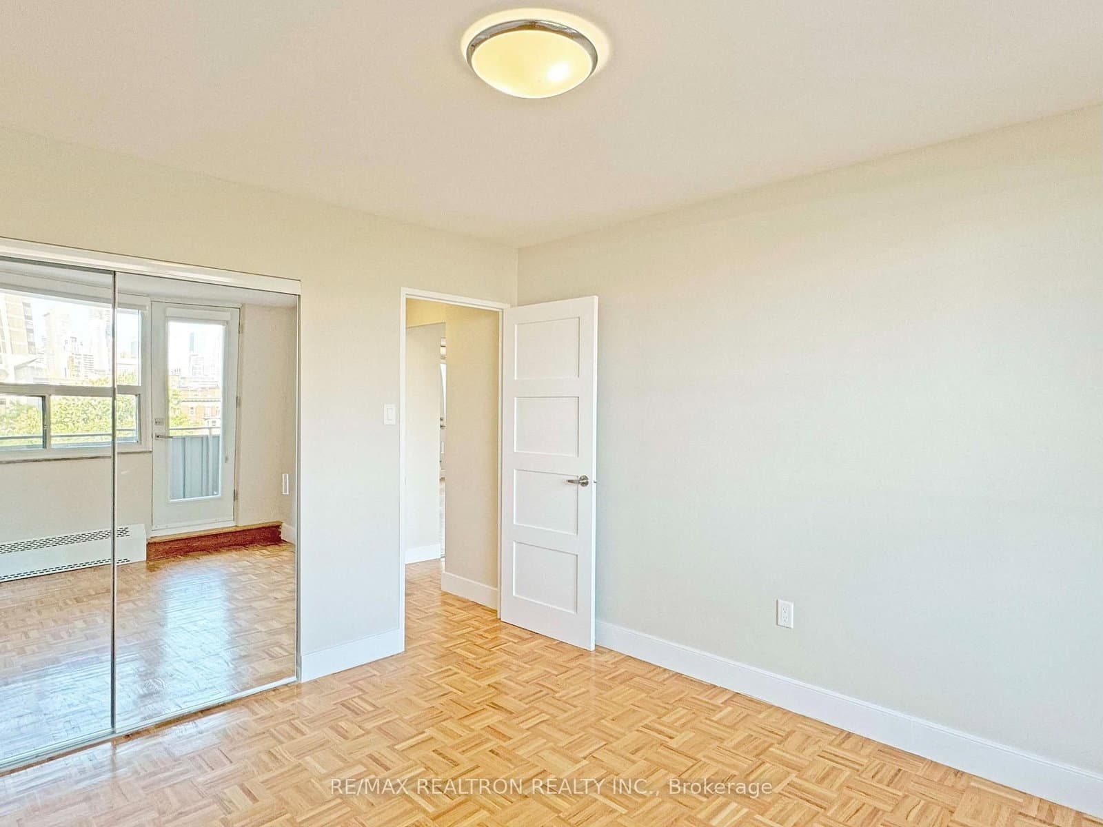 666 Spadina Avenue, Unit 1408 thumbnail 7