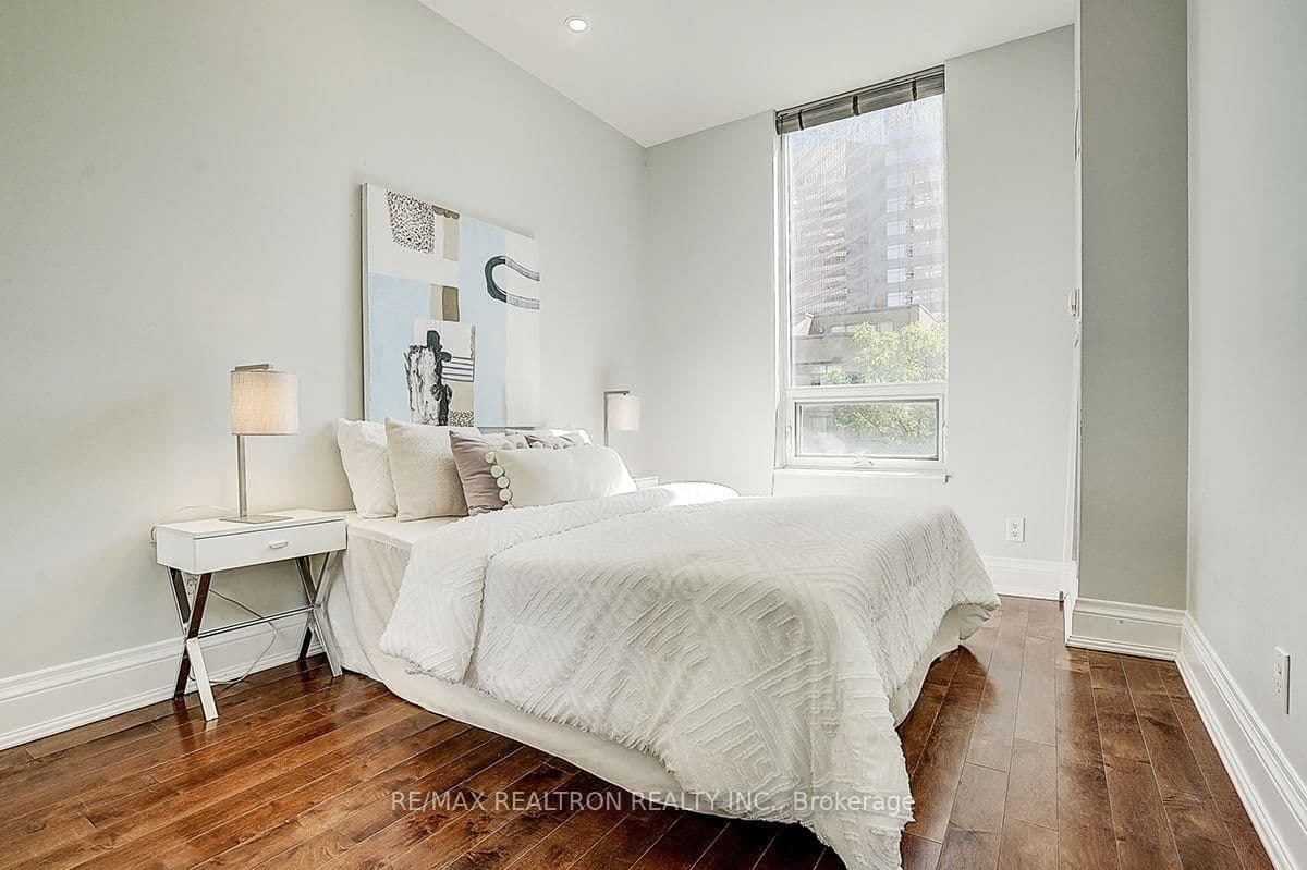 274 Duplex Avenue thumbnail 25