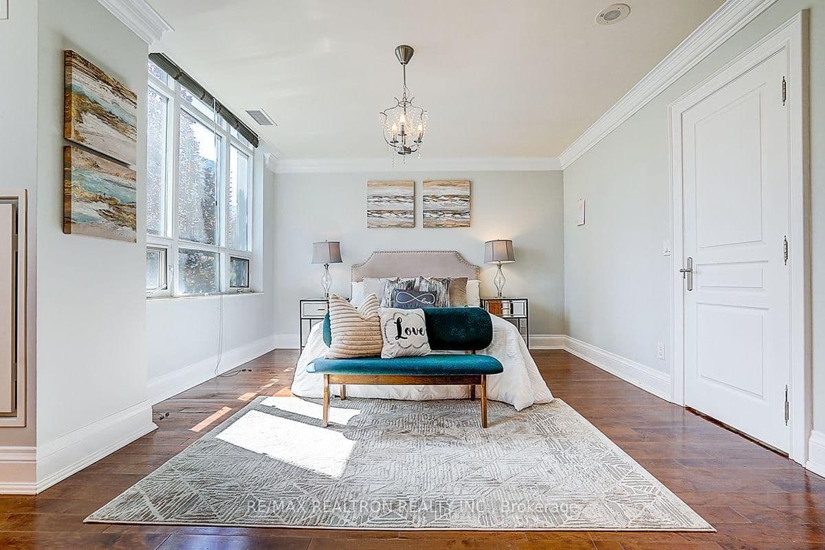 274 Duplex Avenue thumbnail 32
