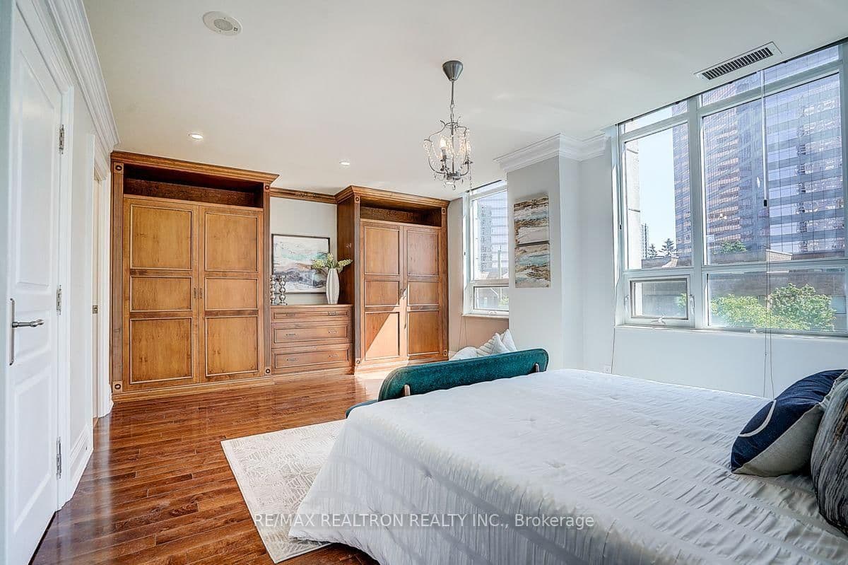 274 Duplex Avenue thumbnail 35