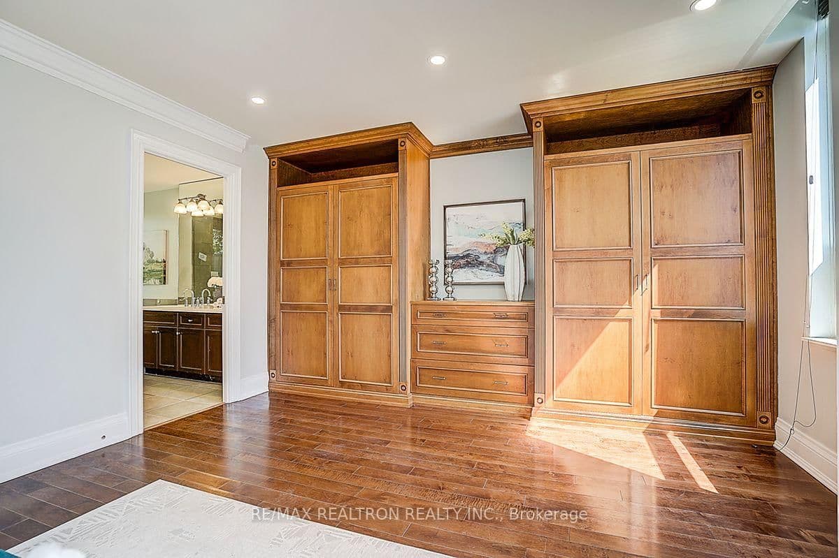 274 Duplex Avenue thumbnail 36