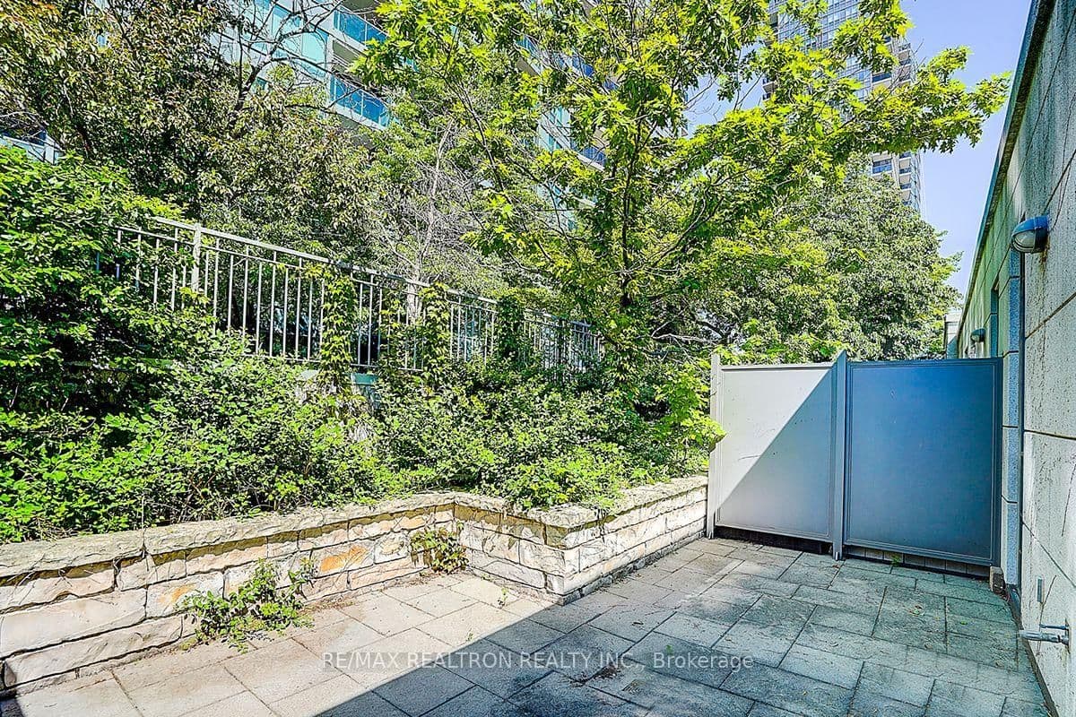 274 Duplex Avenue thumbnail 39
