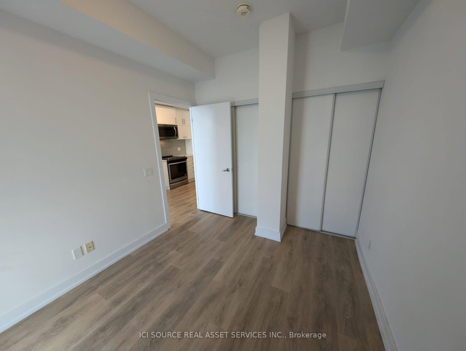 128 Fairview Mall Drive, Unit 320 thumbnail 14