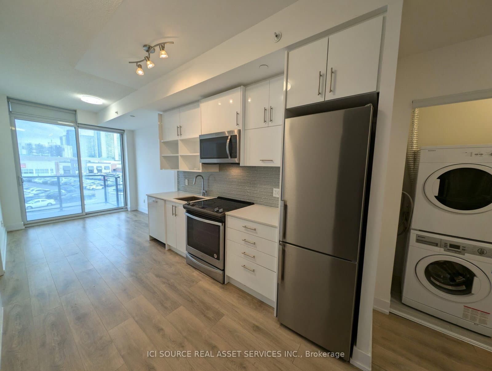 128 Fairview Mall Drive, Unit 320 thumbnail 5