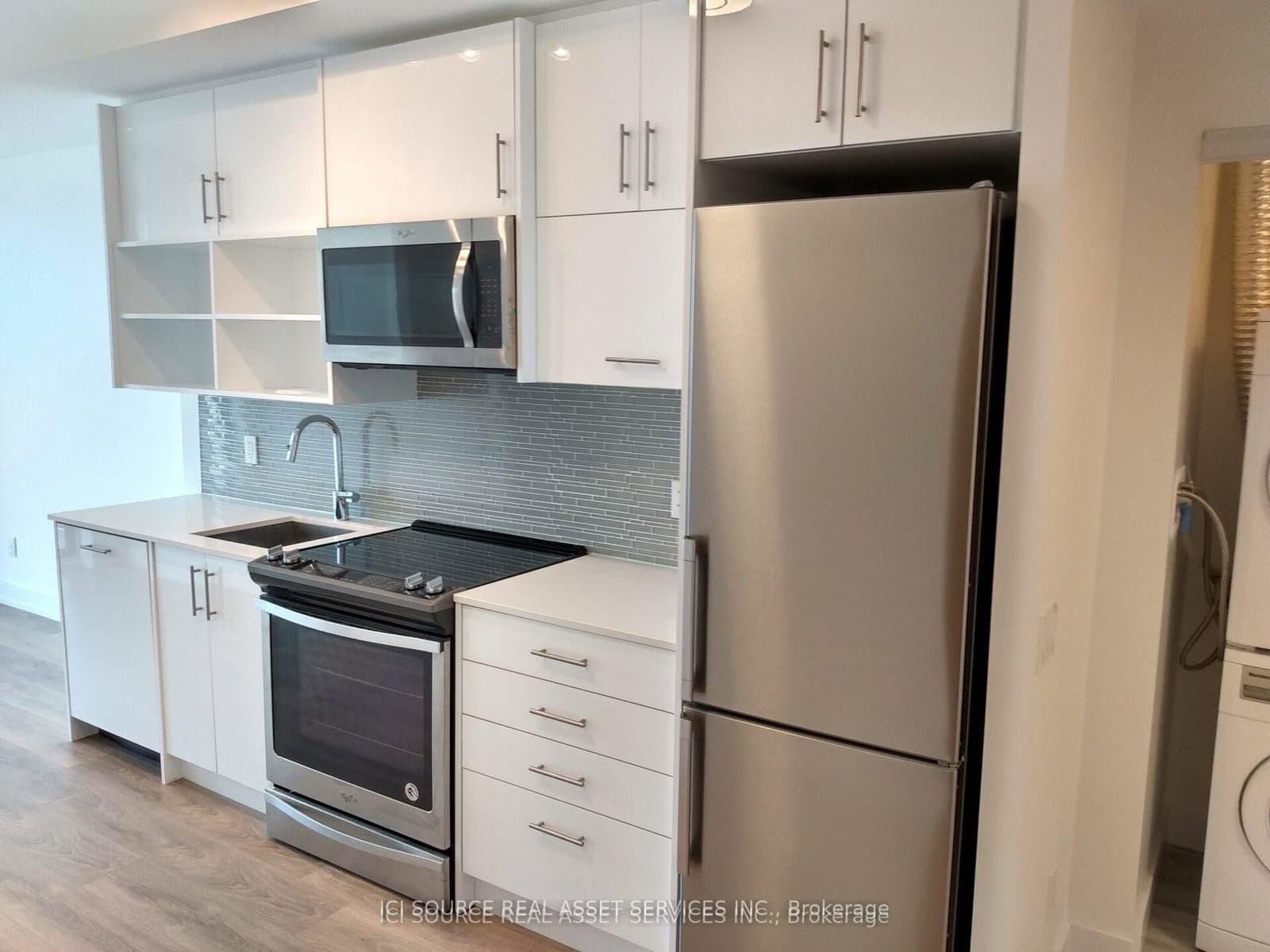 128 Fairview Mall Drive, Unit 320 thumbnail 6