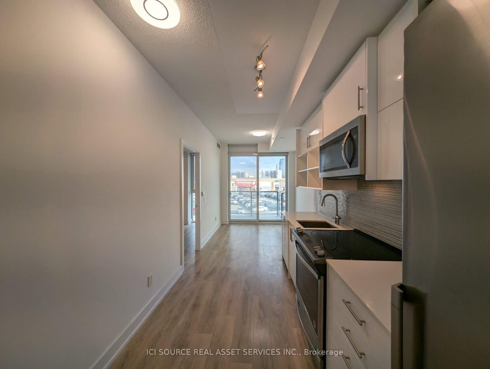 128 Fairview Mall Drive, Unit 320 thumbnail 9
