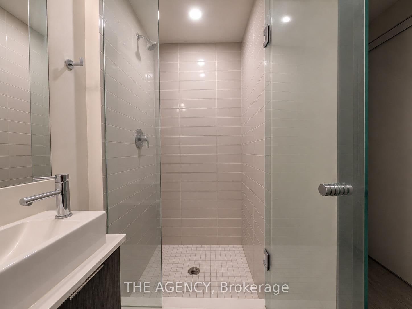 27 Bathurst Street, Unit 1415W thumbnail 4