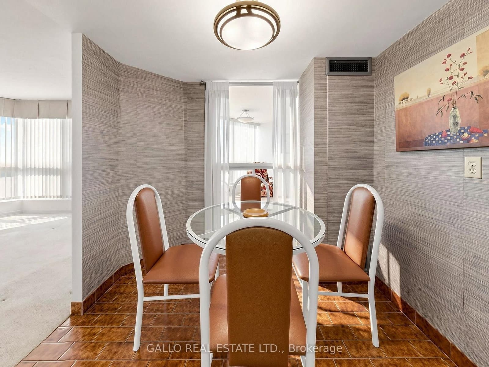 10 Kenneth Avenue, Unit 203 thumbnail 22