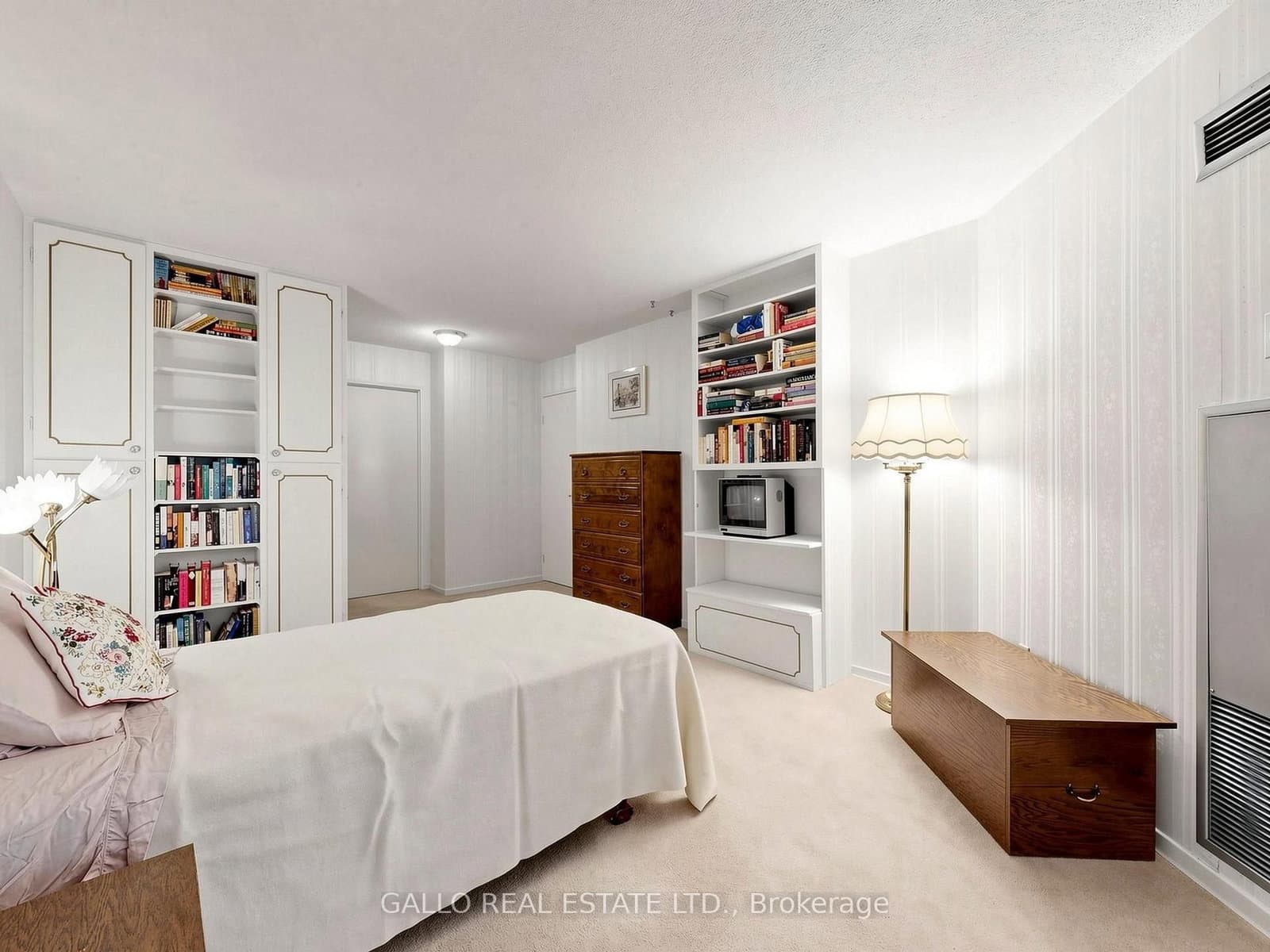 10 Kenneth Avenue, Unit 203 thumbnail 25