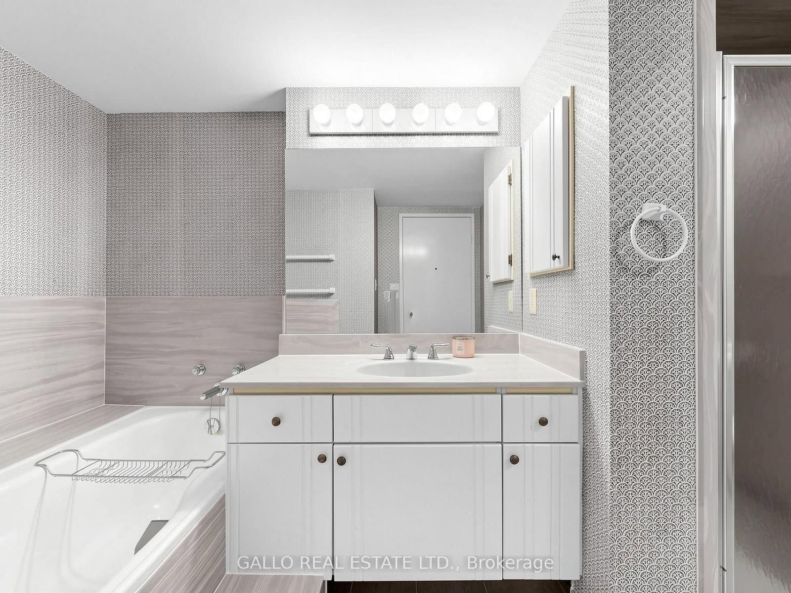 10 Kenneth Avenue, Unit 203 thumbnail 27