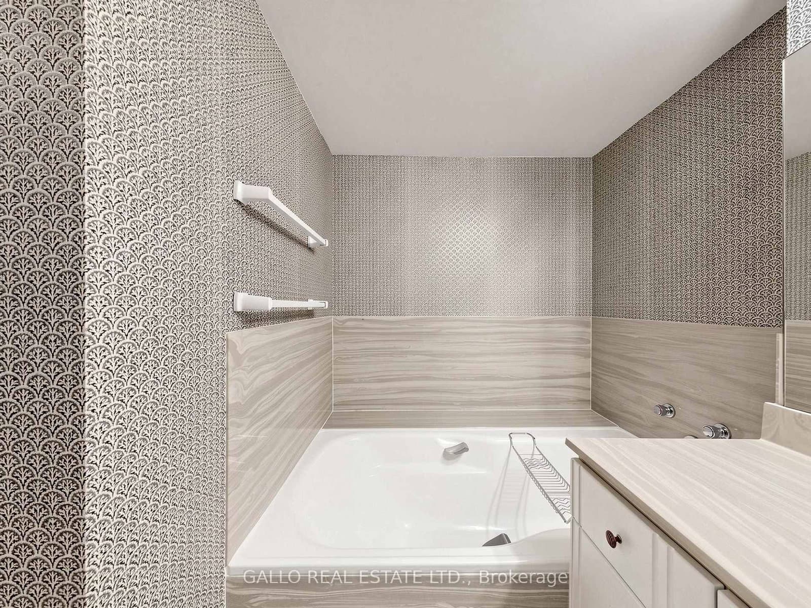 10 Kenneth Avenue, Unit 203 thumbnail 28