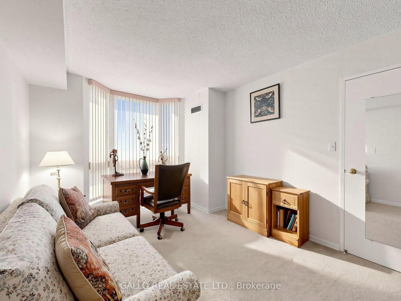 10 Kenneth Avenue, Unit 203 thumbnail 31