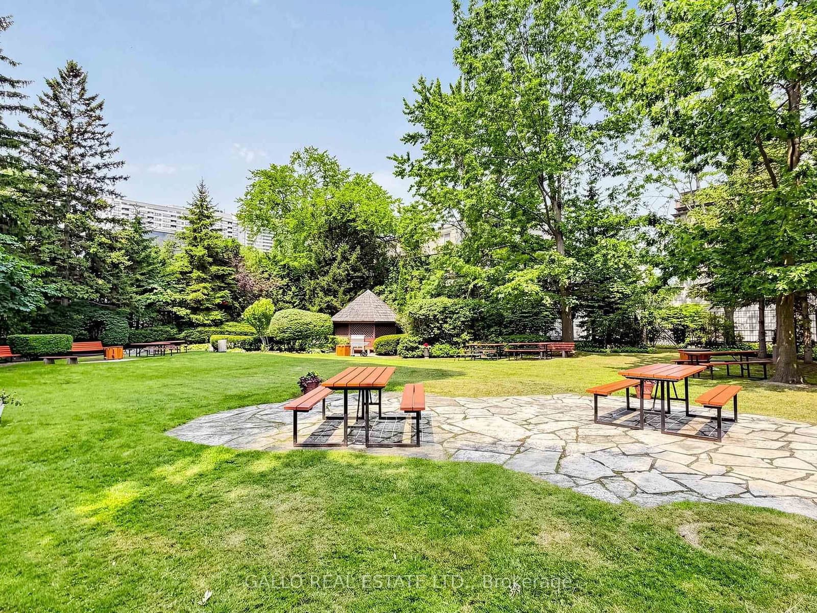 10 Kenneth Avenue, Unit 203 thumbnail 37