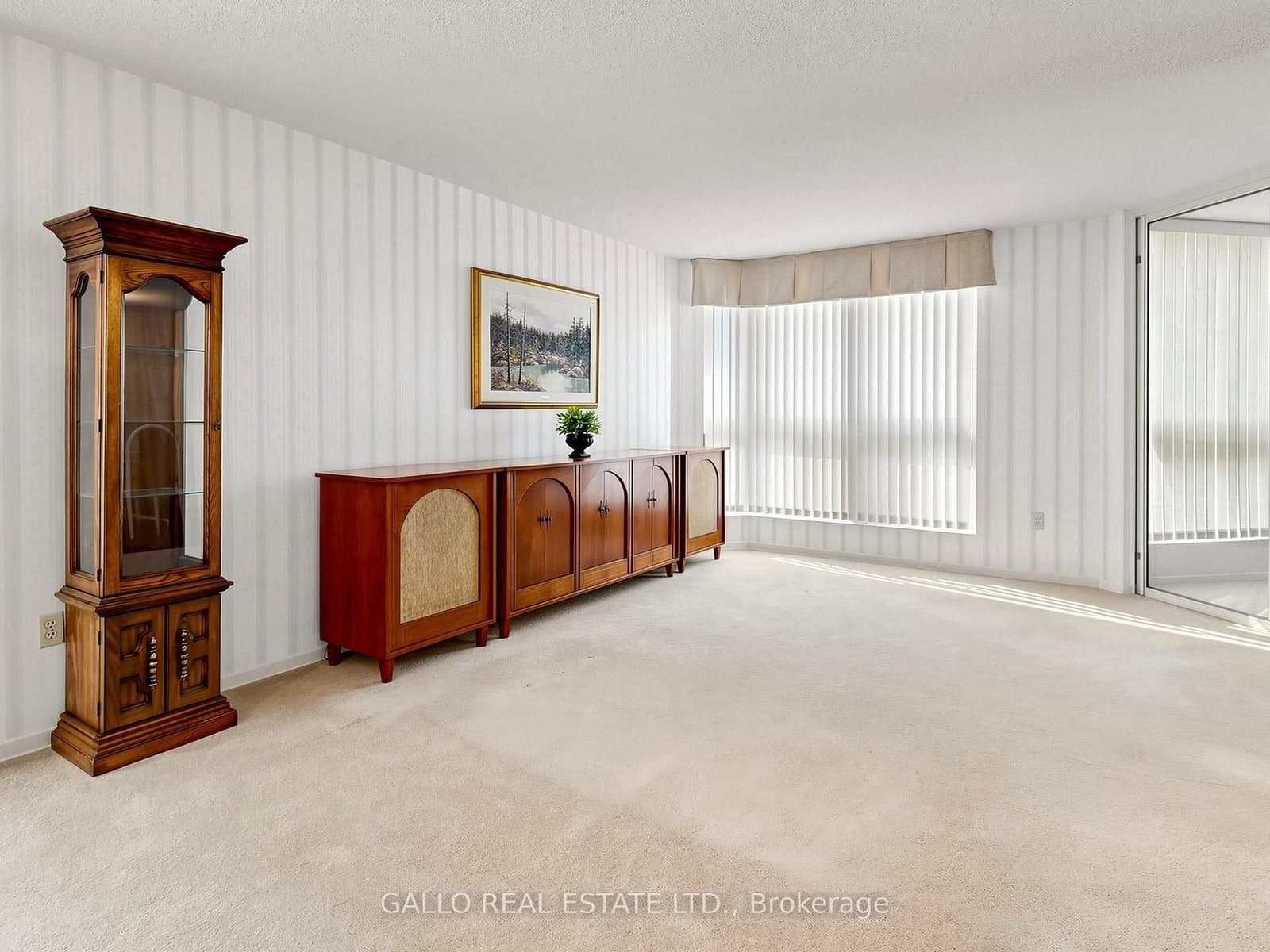 10 Kenneth Avenue, Unit 203 thumbnail 9