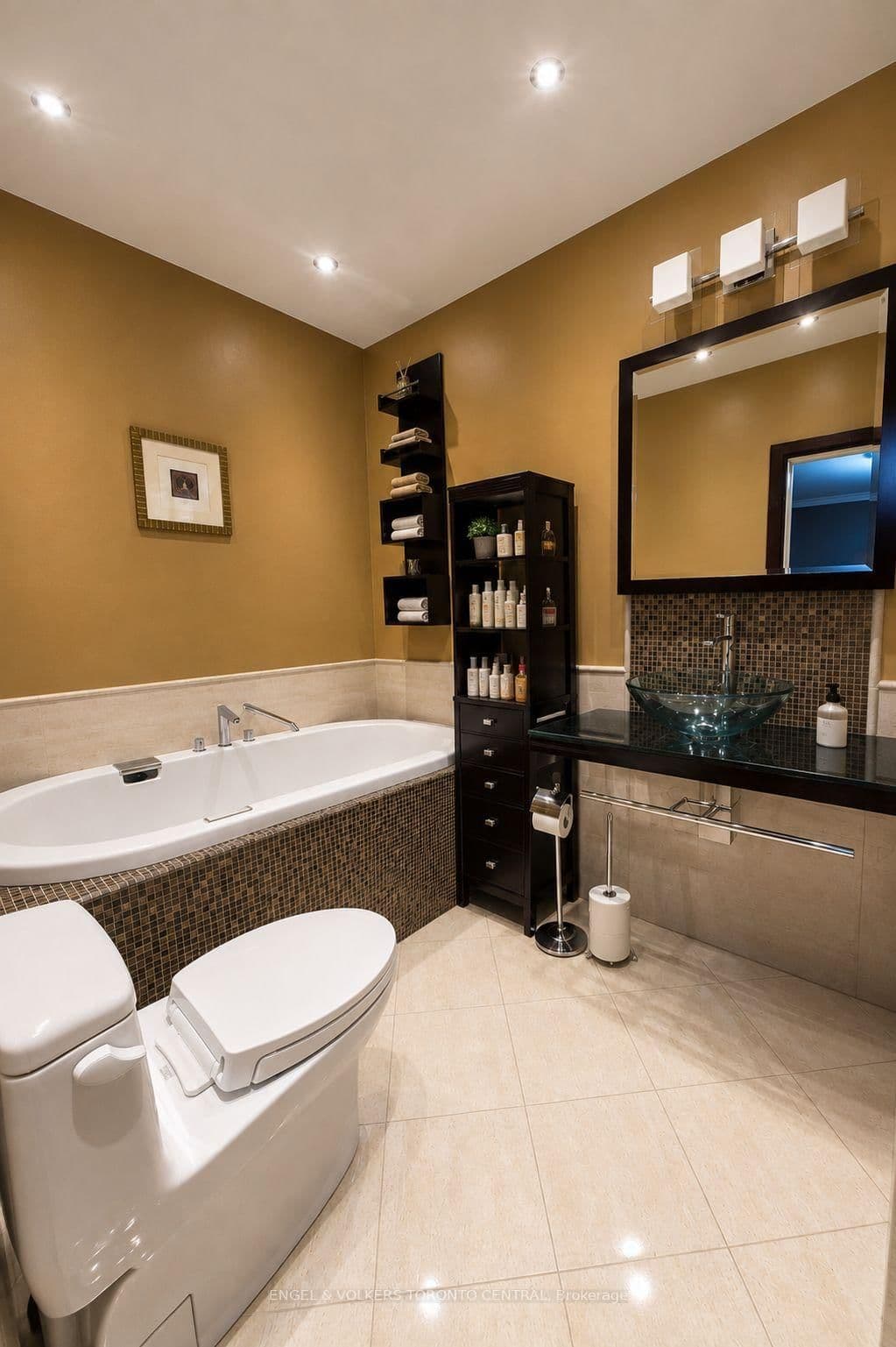2424 Bayview Avenue thumbnail 18