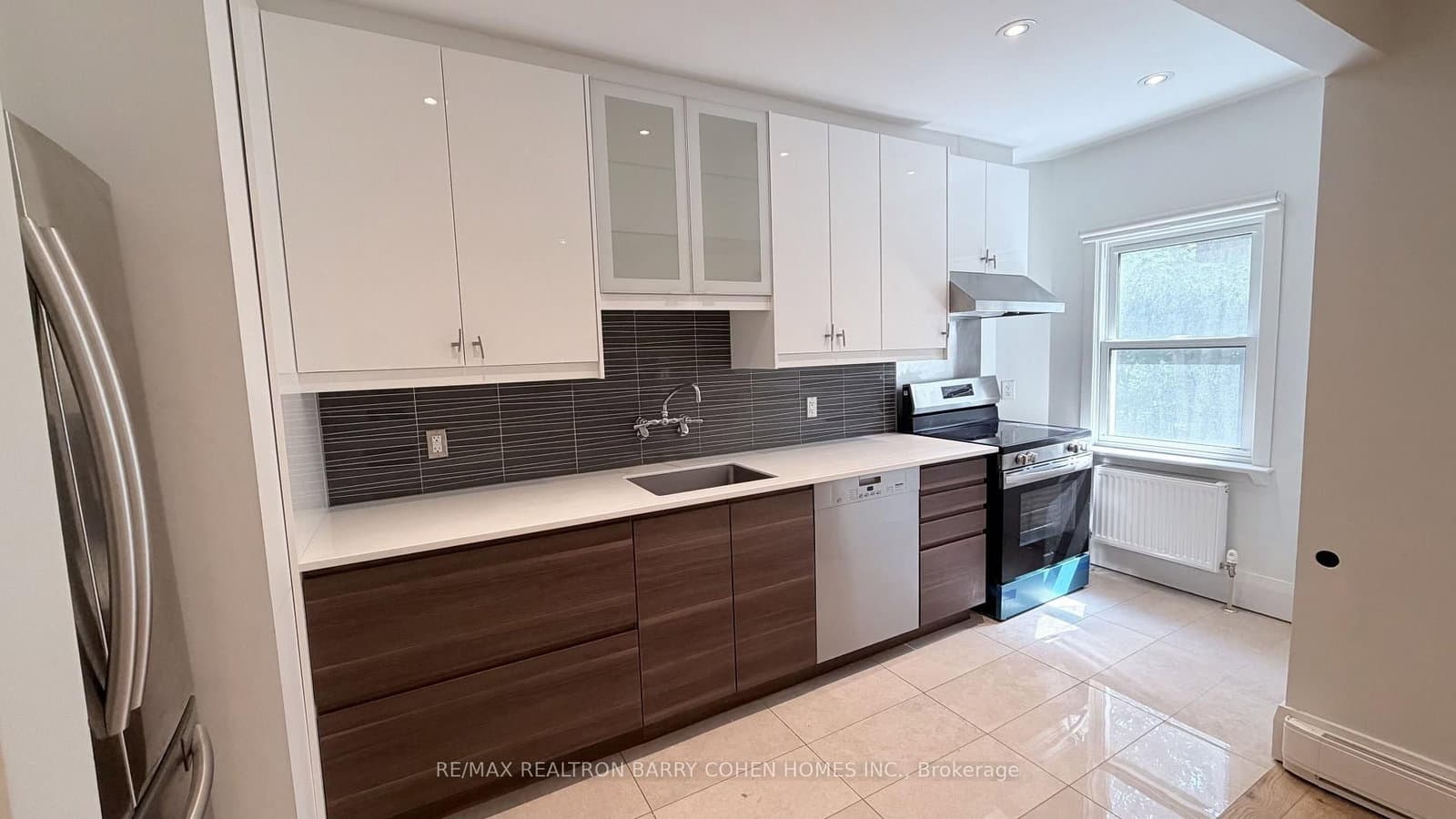 107 Chatsworth Drive, Unit 1 thumbnail 11