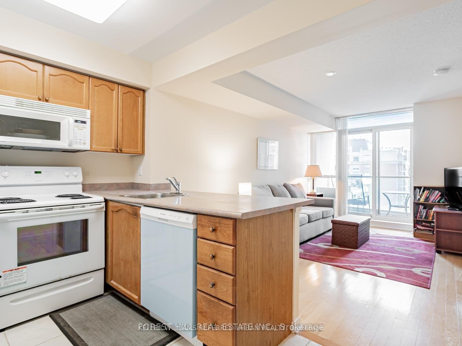 30 Harrison Garden Boulevard, Unit 1501 thumbnail 6