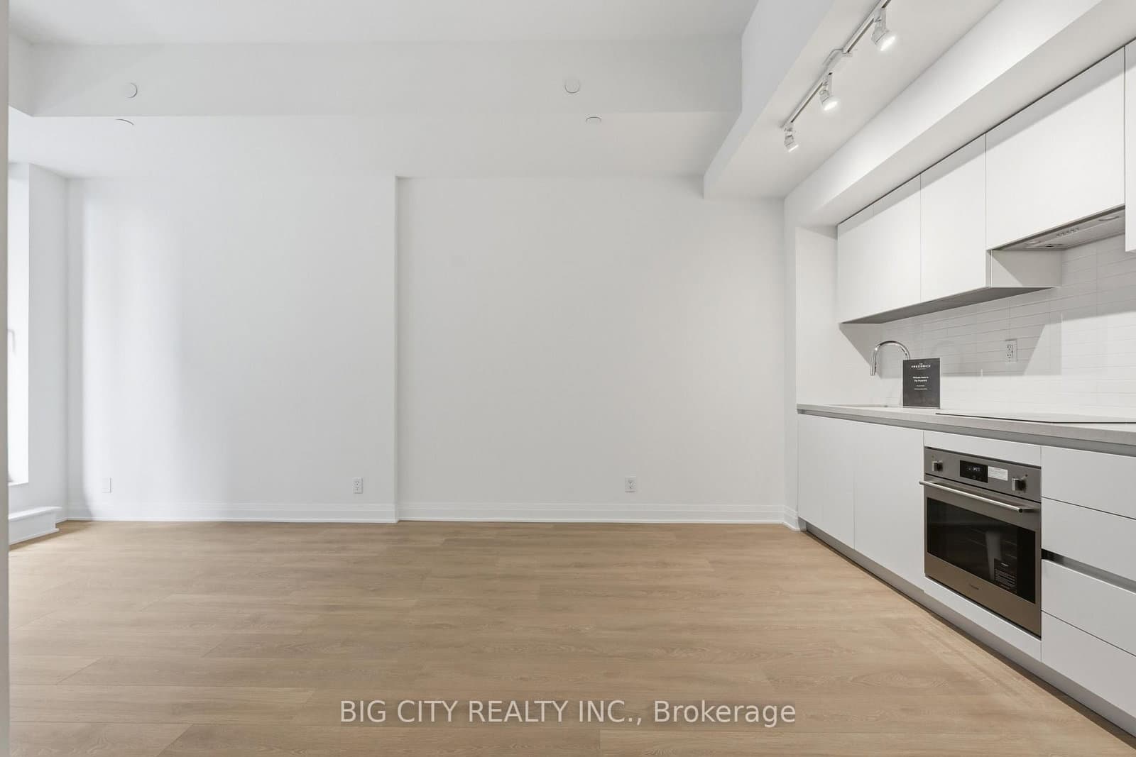 25 Frederick Todd Way, Unit 209 thumbnail 4