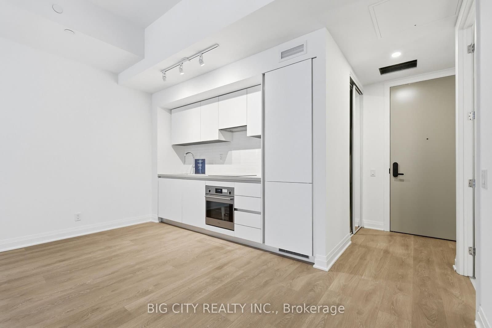 25 Frederick Todd Way, Unit 209 thumbnail 5
