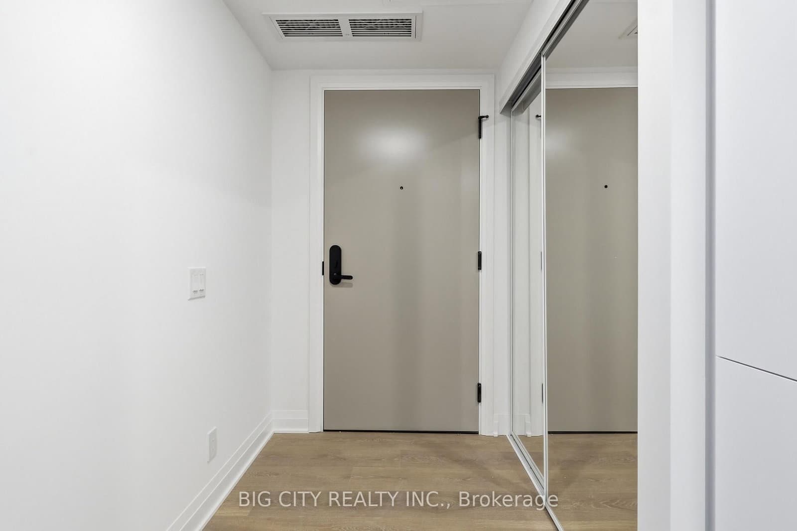 25 Frederick Todd Way, Unit 606 thumbnail 2