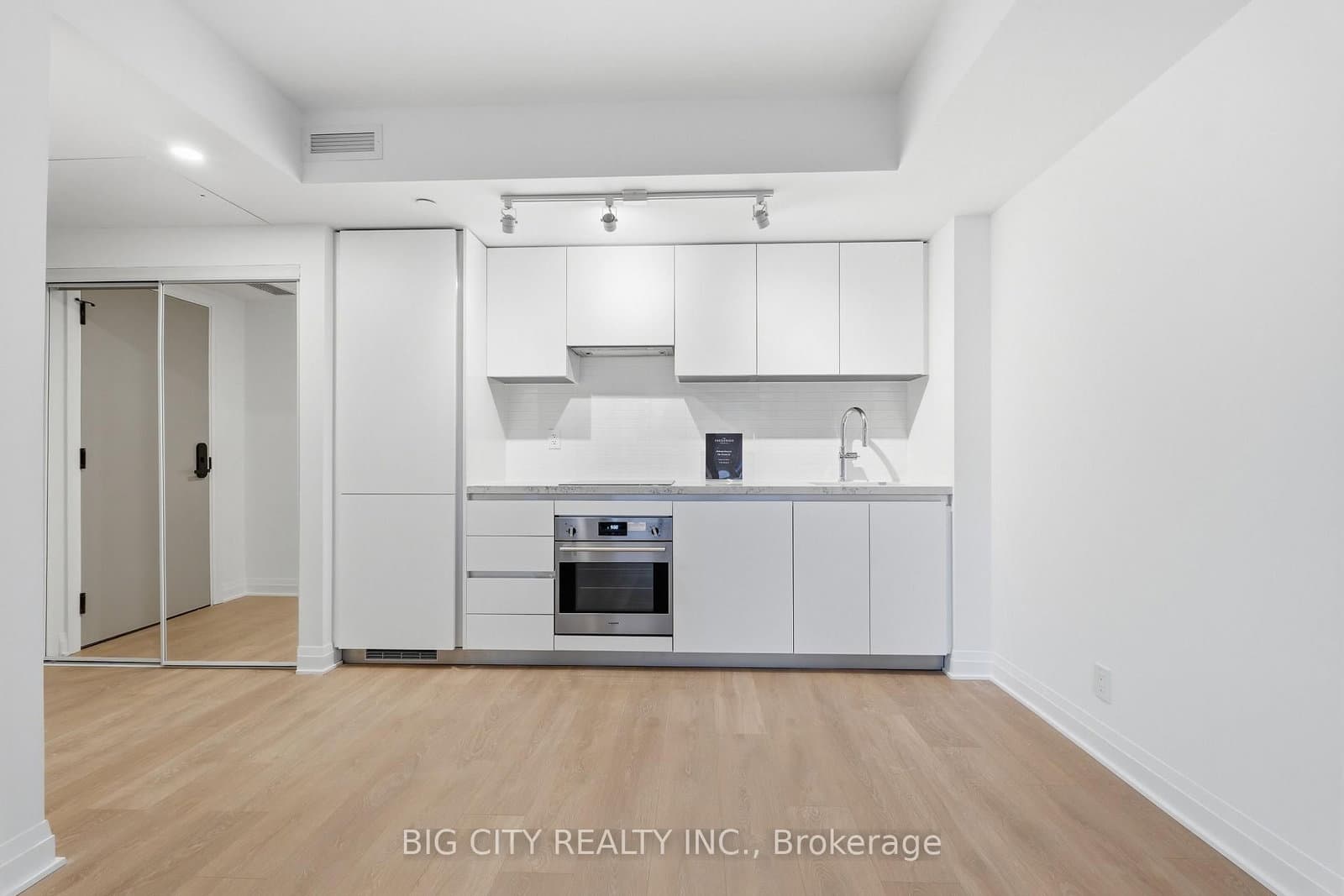 25 Frederick Todd Way, Unit 606 thumbnail 6