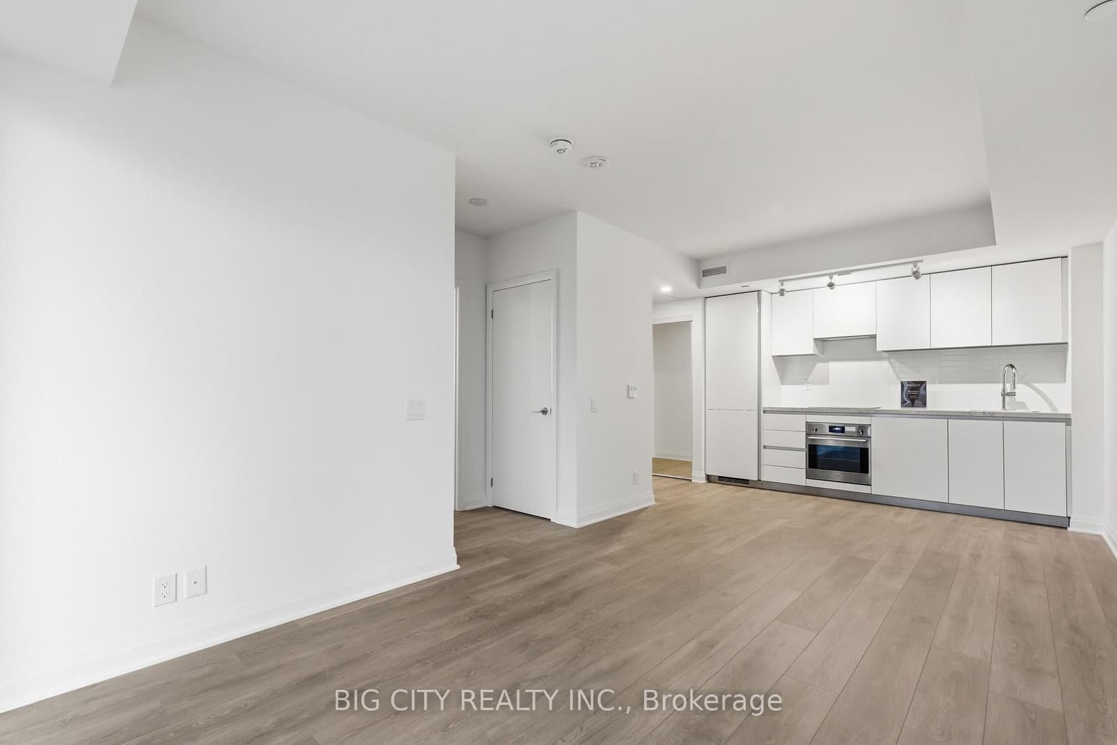 25 Frederick Todd Way, Unit 606 thumbnail 7