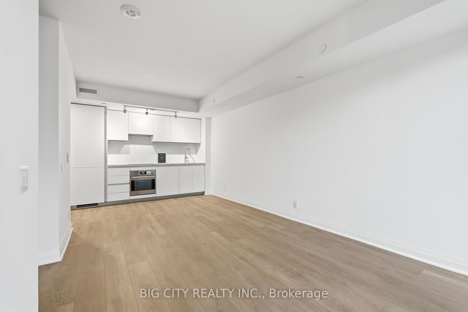 25 Frederick Todd Way, Unit 606 thumbnail 9