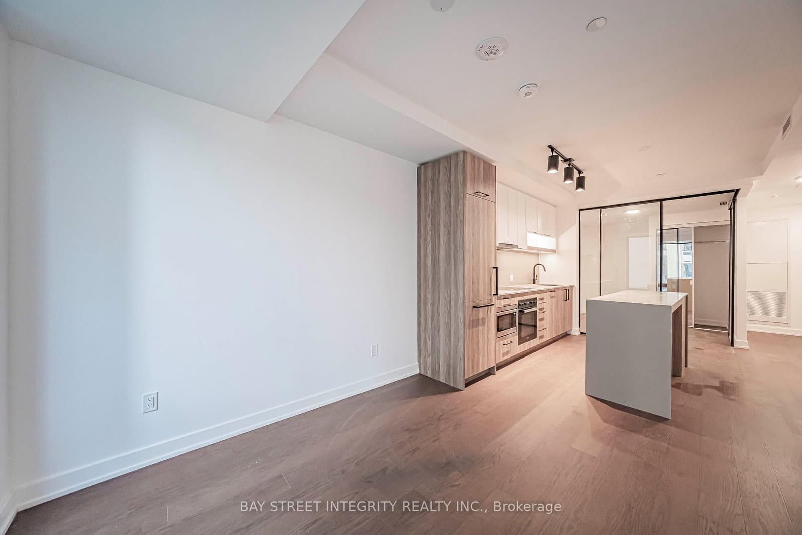 91 Montclair Avenue, Unit 702 thumbnail 8